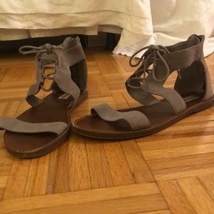 Like New Grey Suede Steven Madden Flat Sandals